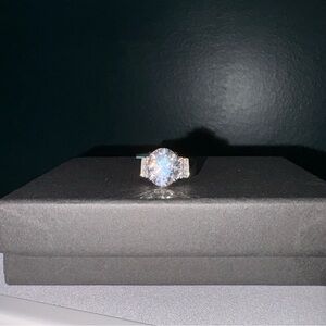 STUNNING 6.50 CTW Oval-Cut VVS D-Color Moissanite Ring - .925 Silver - Size 5